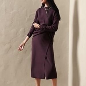 Banana Republic sweater skirt, excellent condition, never worn, Maroon - Medium